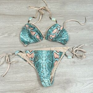 Azure reversable bikini